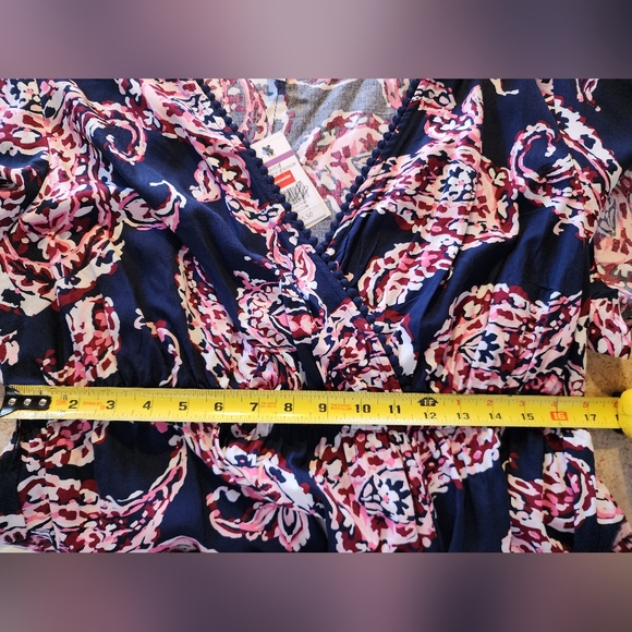 NEW Crown & Ivy Navy Paisley Print Top Size 1X (14/16) - Picture 9 of 11